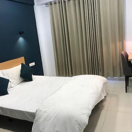 浦那 Hooliv 7 Avenues G Block酒店 外观 照片