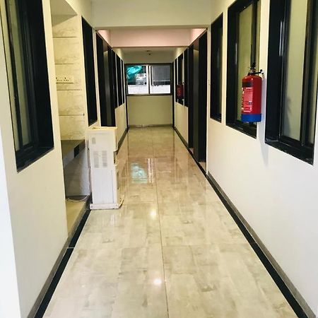 浦那 Hooliv 7 Avenues G Block酒店 外观 照片