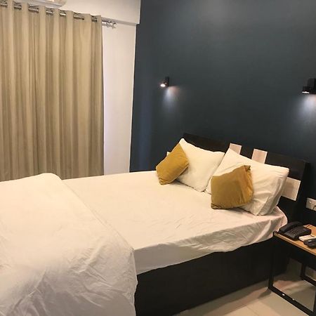浦那 Hooliv 7 Avenues G Block酒店 外观 照片