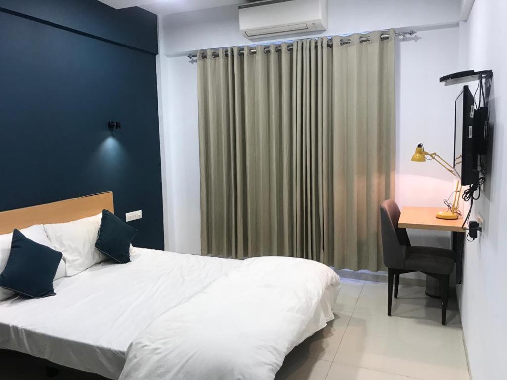 浦那 Hooliv 7 Avenues G Block酒店 外观 照片