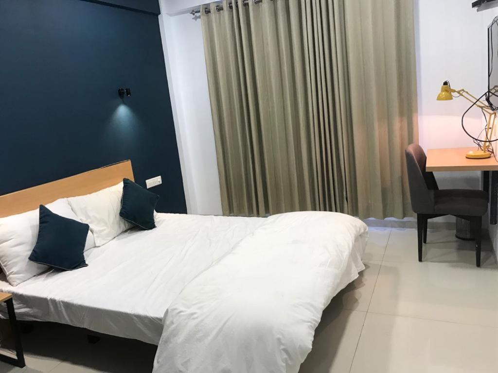 浦那 Hooliv 7 Avenues G Block酒店 外观 照片