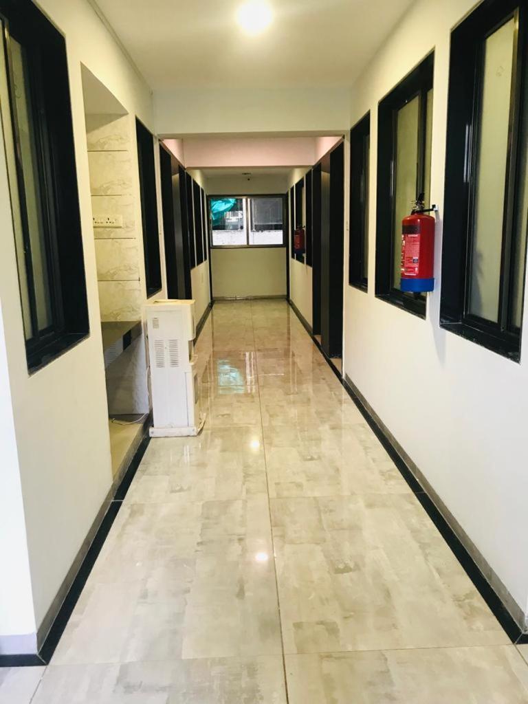 浦那 Hooliv 7 Avenues G Block酒店 外观 照片