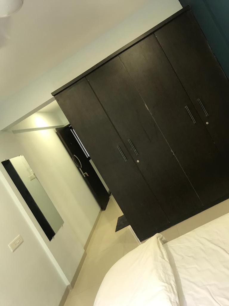 浦那 Hooliv 7 Avenues G Block酒店 外观 照片